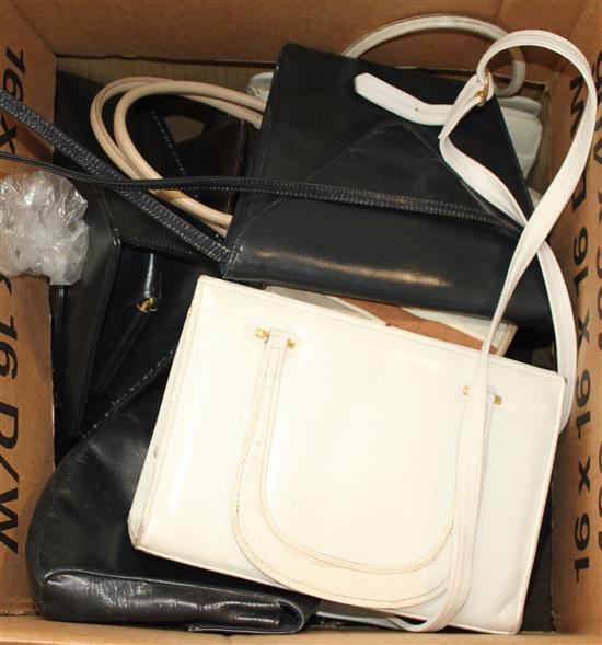 Collection of leather handbags(-)